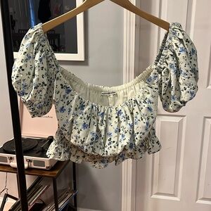 Abercrombie and fitch cropped floral top size large